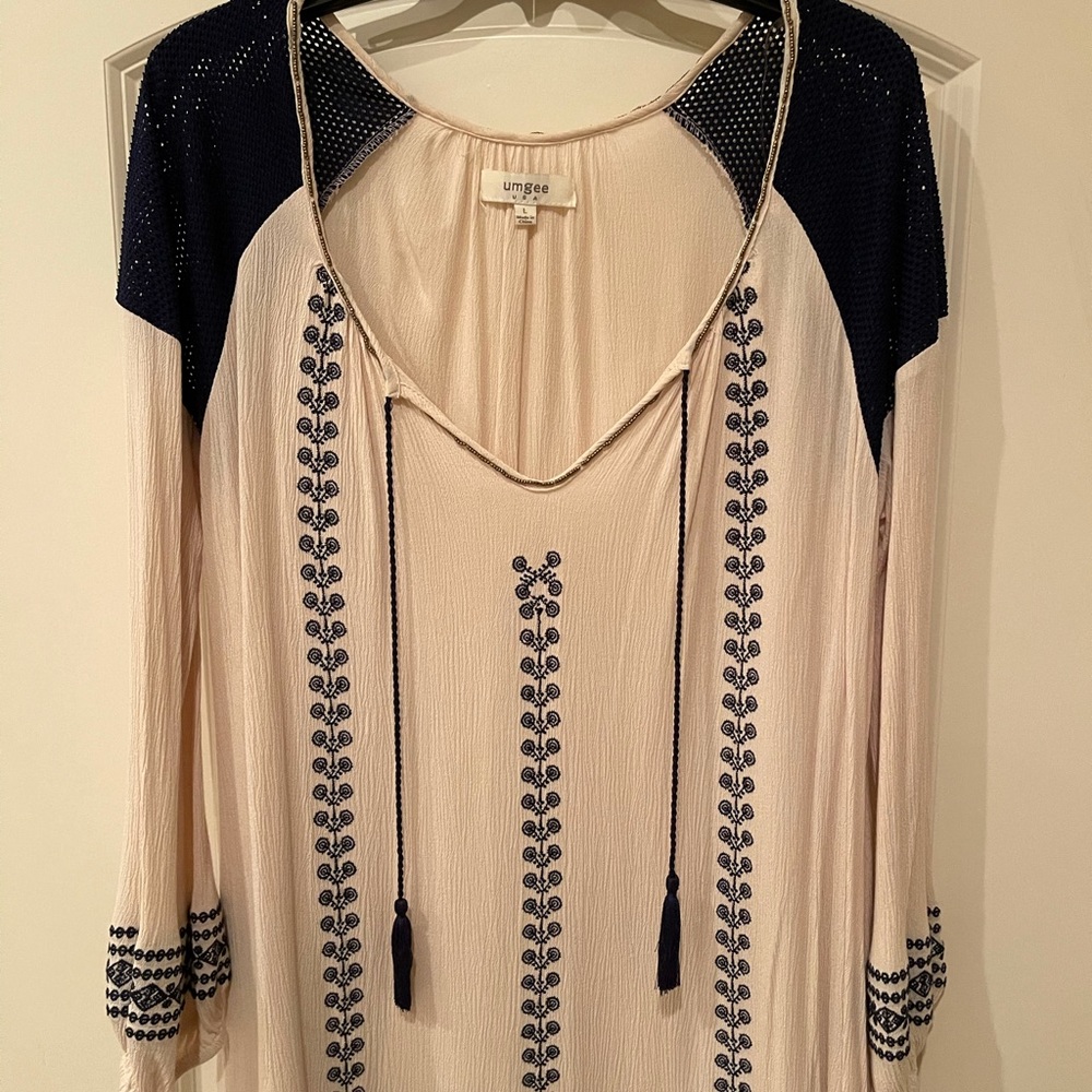 Umgee sleeve top with navy accents